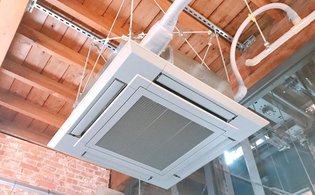 事務所のエアコン入替と配管の見直し