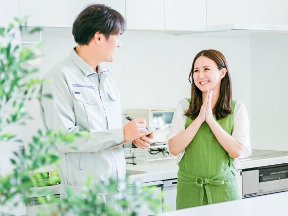 設備点検に向かうスタッフ